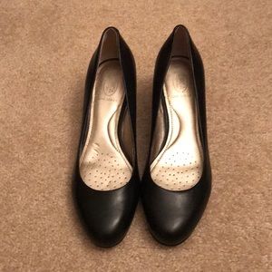 Circa Joan&david 2" black heels size 6.5